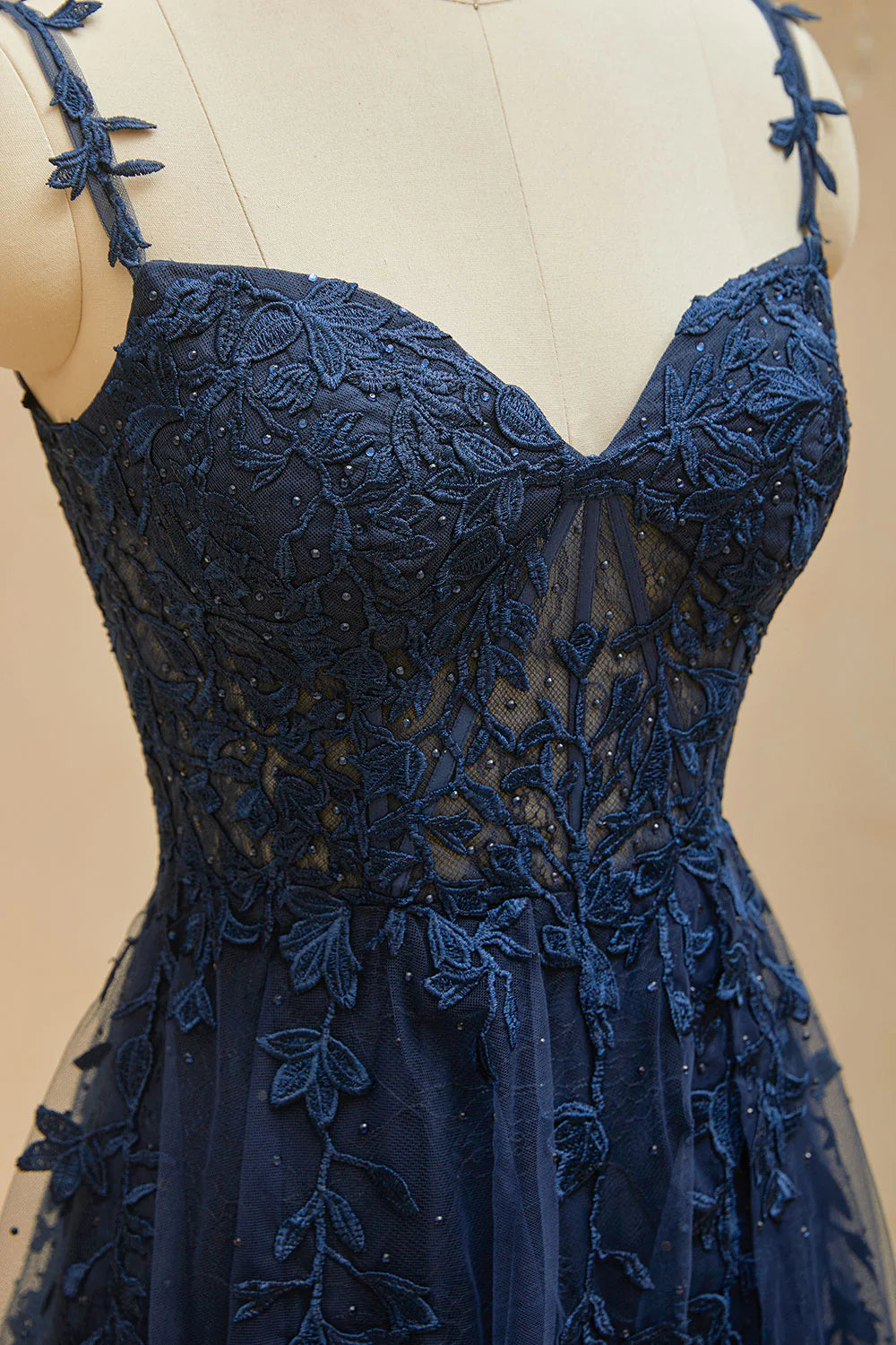 A Line Spaghetti Straps Tulle Appliques Sleeveless Long Prom Dresses