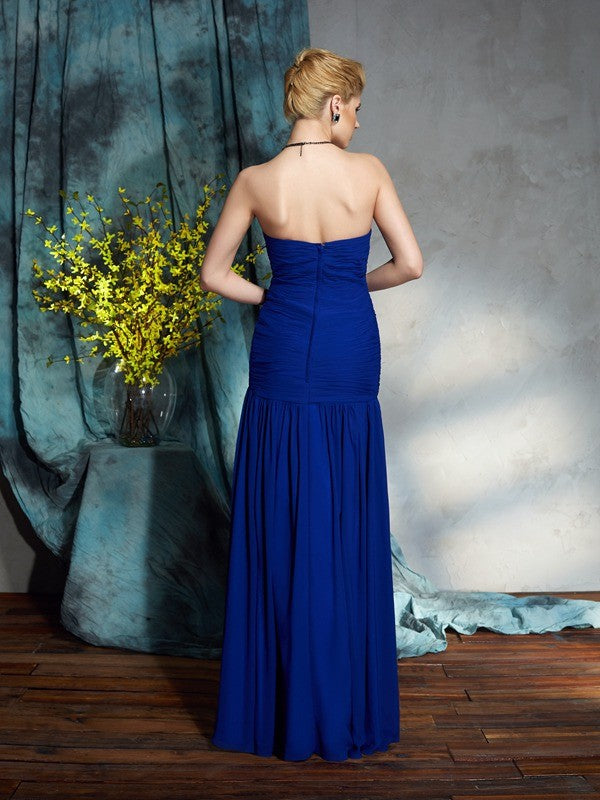 Robe de mère de la mariée longue en mousseline, fourreau/colonne, décolleté en cœur, plissée, sans manches