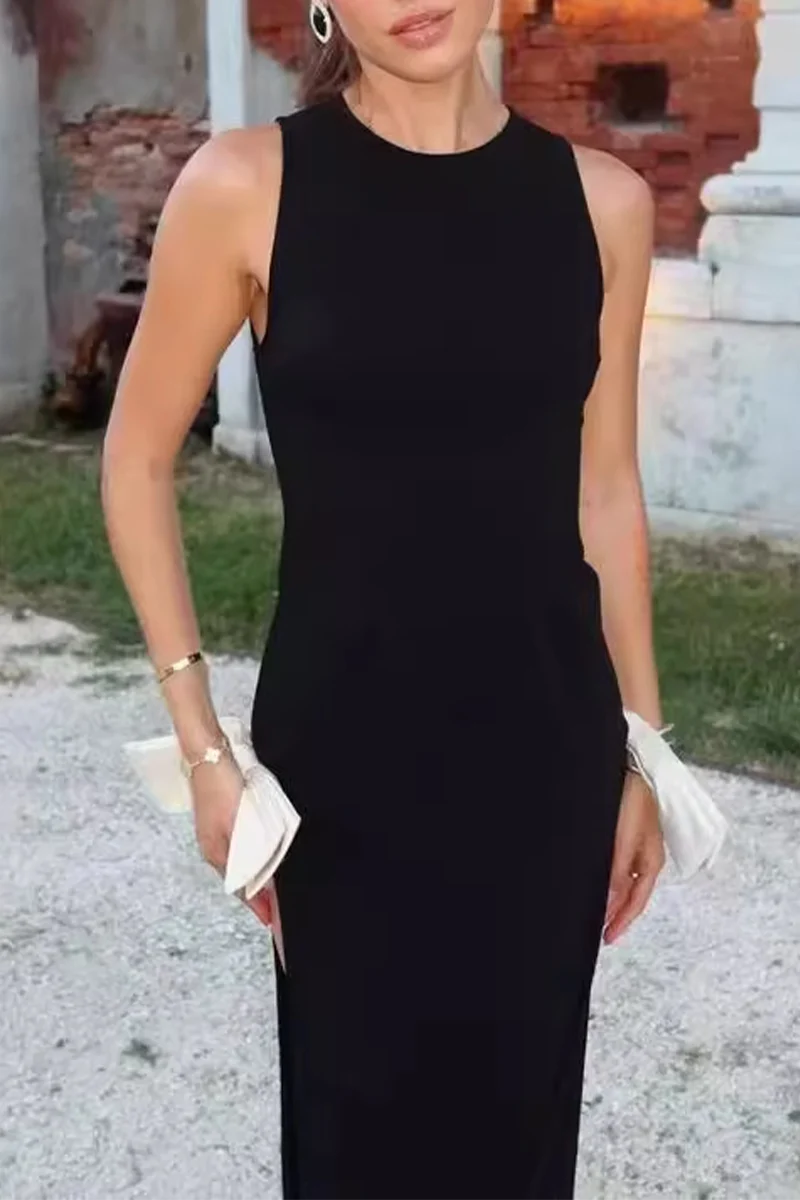 Chic Black & Ivory Bow-Accented Sleeveless High-Slit Maxi Evening Dress