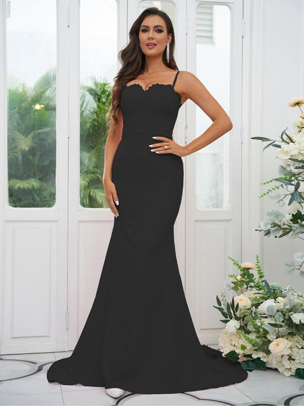 Etui-Linie/Säule Stretch-Krepp Spitze Spaghettiträger Ärmellos Sweep/Pinsel zug Brautjungfernkleider