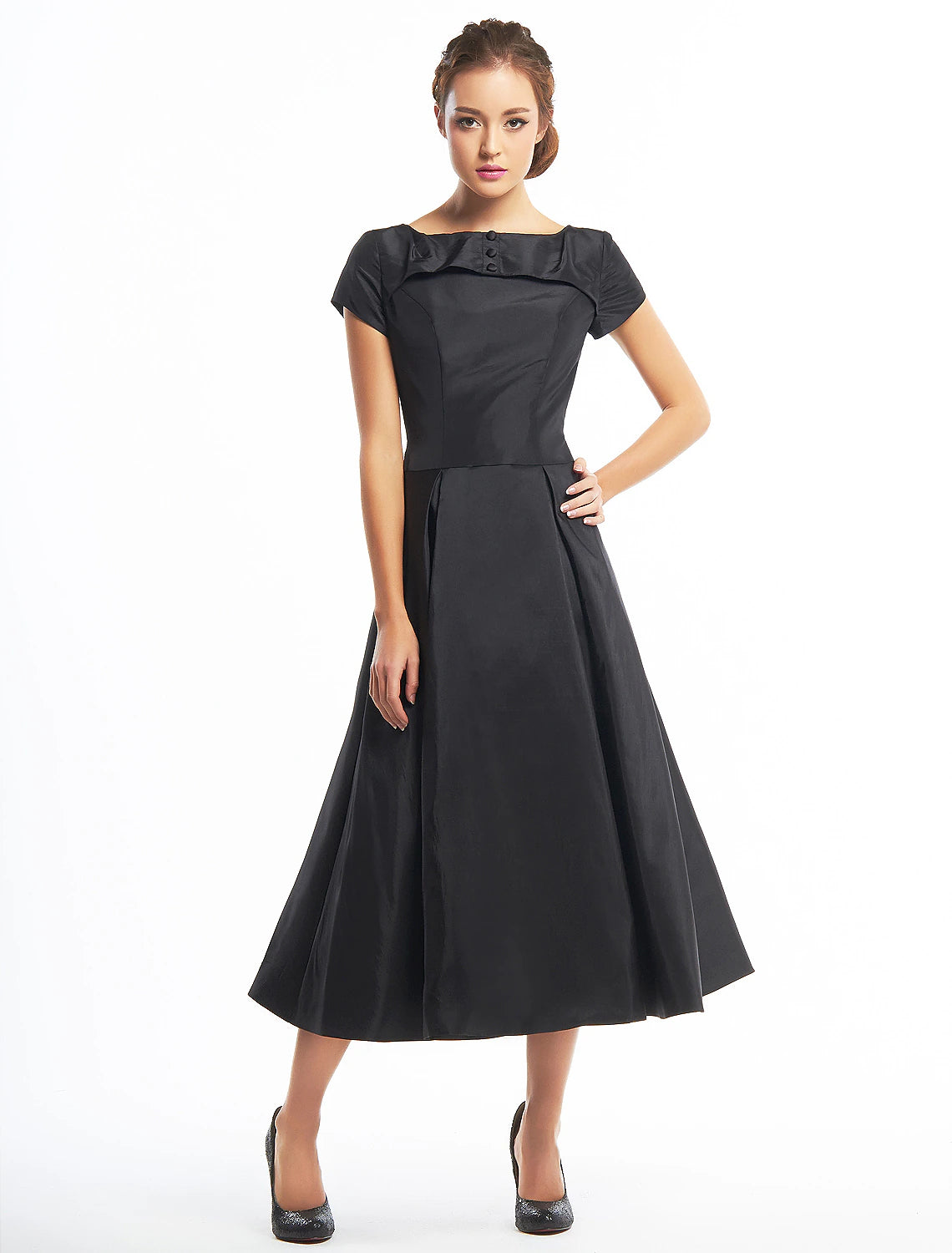 Robe trapèze noire vintage pour invité de mariage, longueur thé, manches courtes, col bateau, taffetas avec boutons