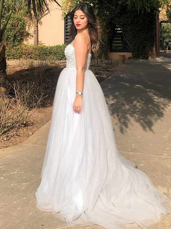 Robe trapèze/princesse en tulle, perles, bretelles spaghetti, sans manches, traîne courte