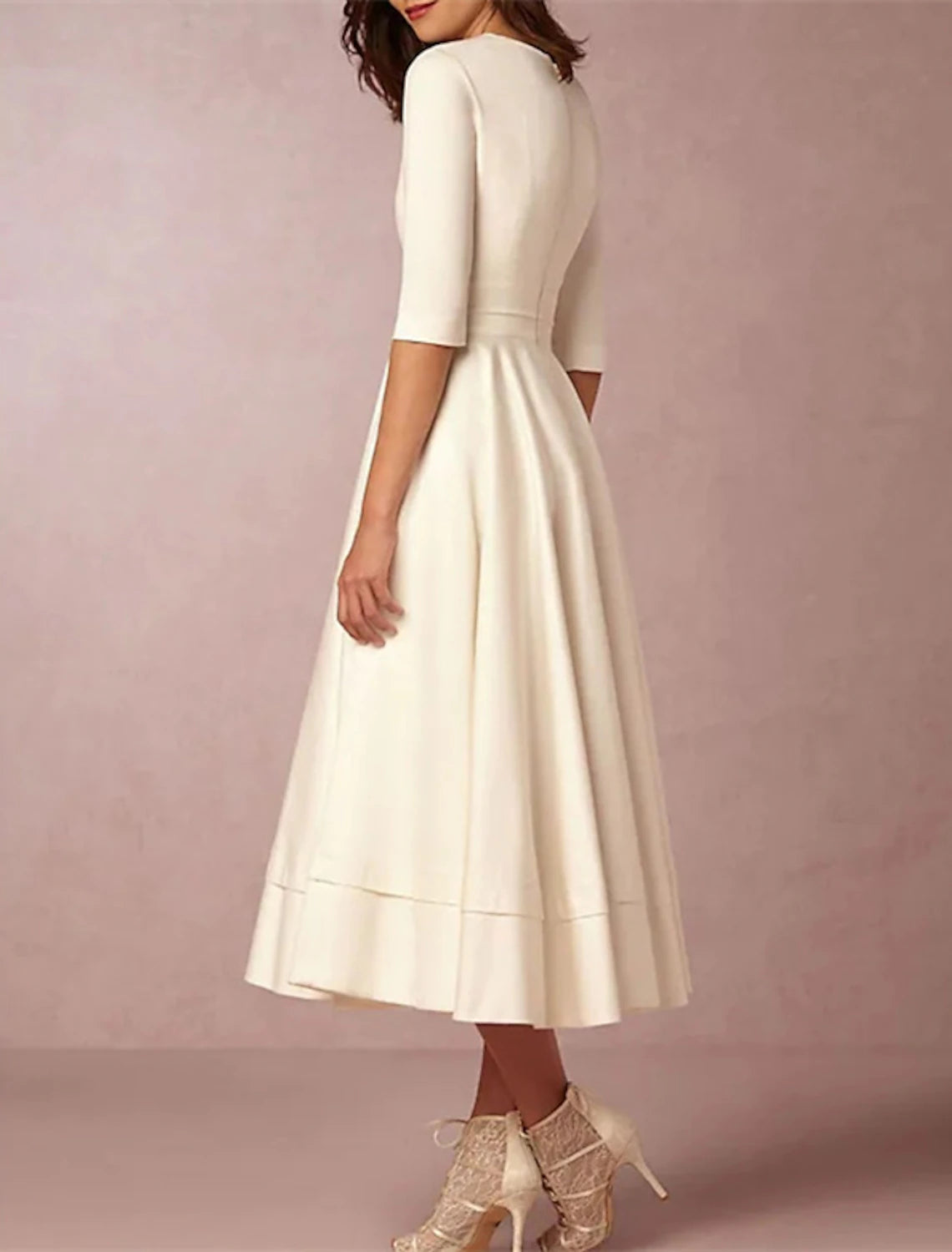 Robe de mariée trapèze minimaliste, style Kentucky Derby, longueur thé, manches mi-longues, col en V, en satin extensible avec plis, couleur unie