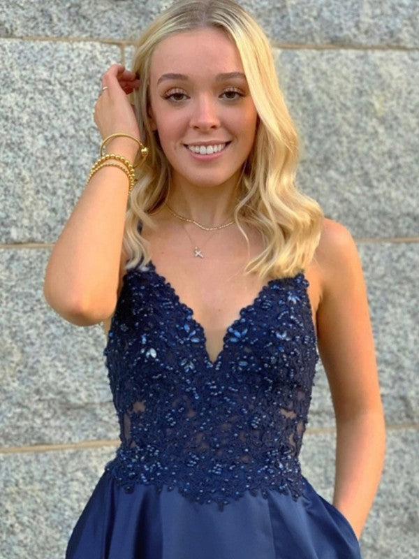 A-Linie/Princess-Linie V-Ausschnitt Ärmellos Sweep/Pinsel zug Satin Kleider