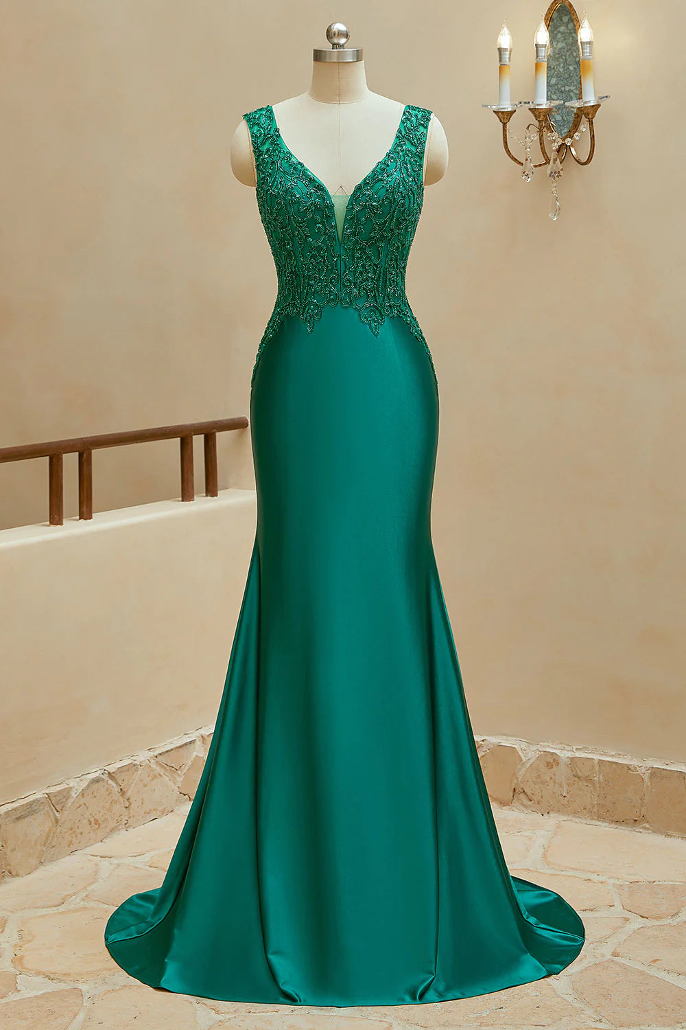 Meerjungfrau V-Ausschnitt Satin Ärmelloses Ballkleid mit Perlen 