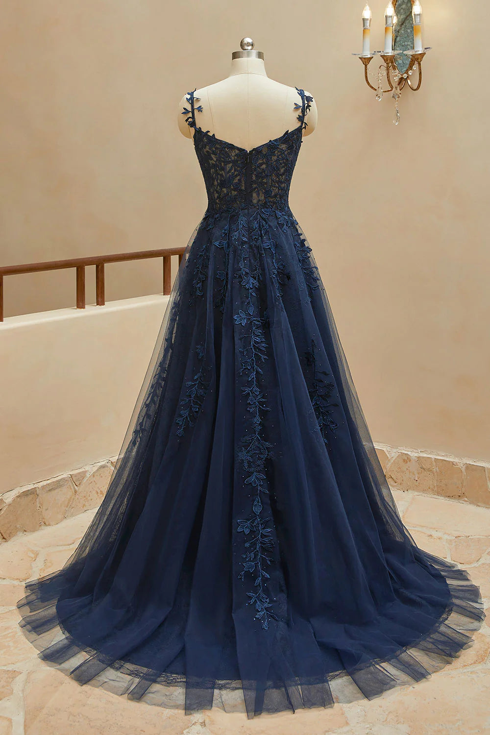 Robe de bal longue sans manches en tulle avec bretelles spaghetti et appliques 