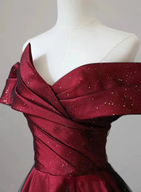Rotes und schwarzes A-Linien-Satin-/Prinzessinnen-Abendkleid mit schulterfreien Ärmeln und rückenfreiem und bodenlangem/langem Kleid