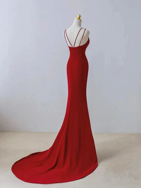 Belle robe de soirée longue rouge sirène à bretelles, robe de soirée longue fendue sur la jambe rouge