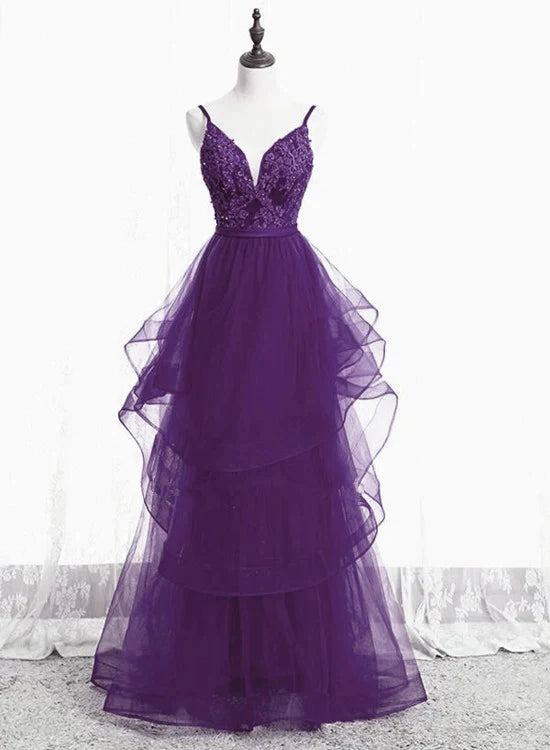 Robe de soirée longue en dentelle transparente violette élégante et belle avec épaules dénudées et col en V violet et fine bretelle pour robe de soirée dos nu