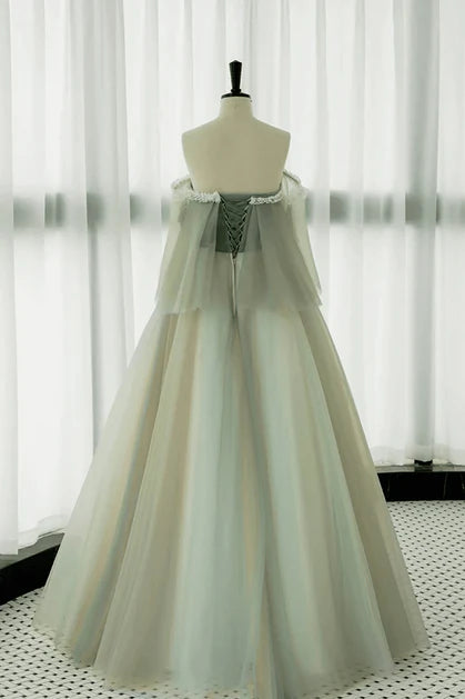Robe de bal longue élégante en dentelle, vert clair, épaules dénudées, transparente, coupe trapèze, en dentelle strass verte, sans manches, dos nu