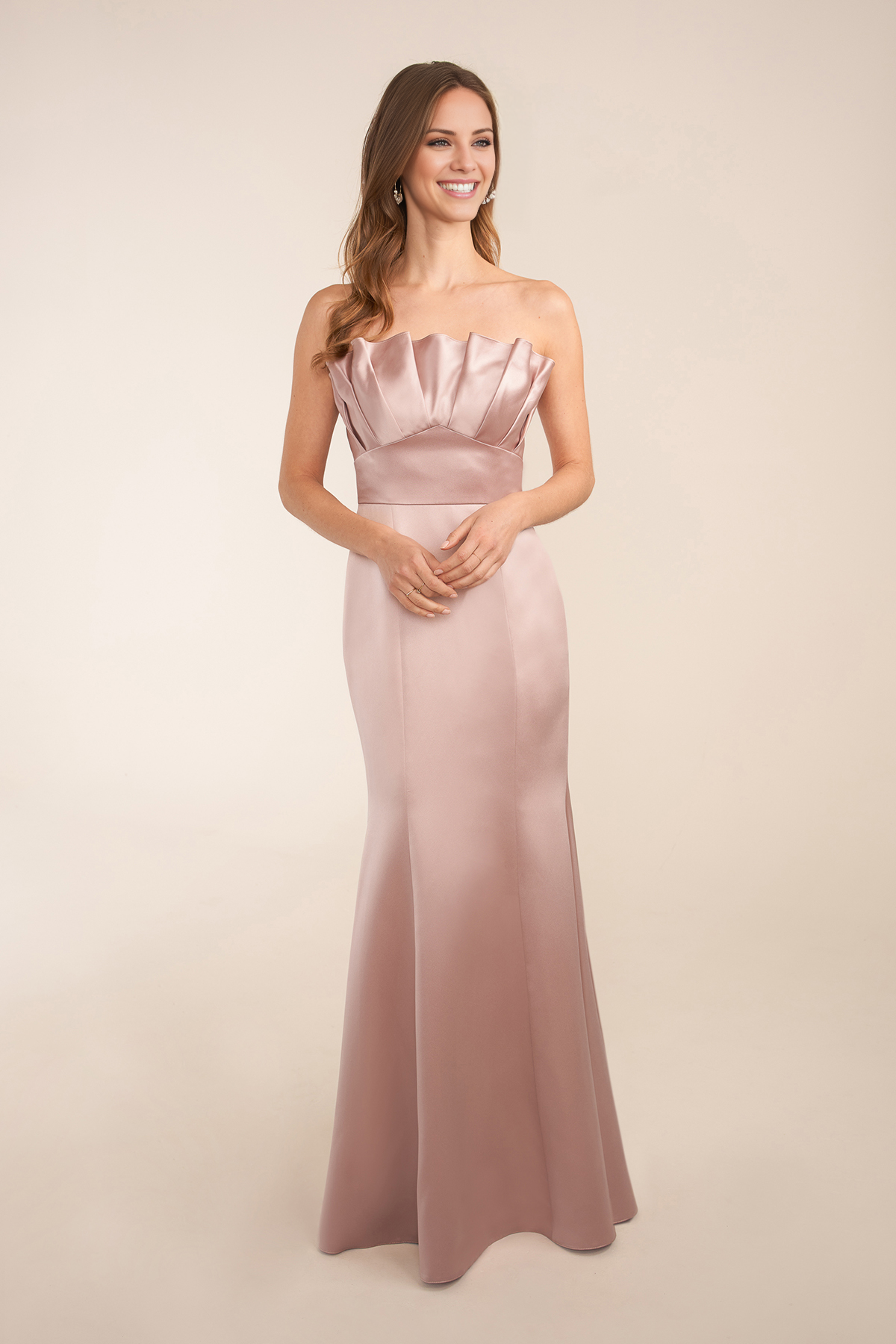 Robe de soirée Yidibang à épaules dénudées, sans manches, détails plissés, dos nu et longueur au sol