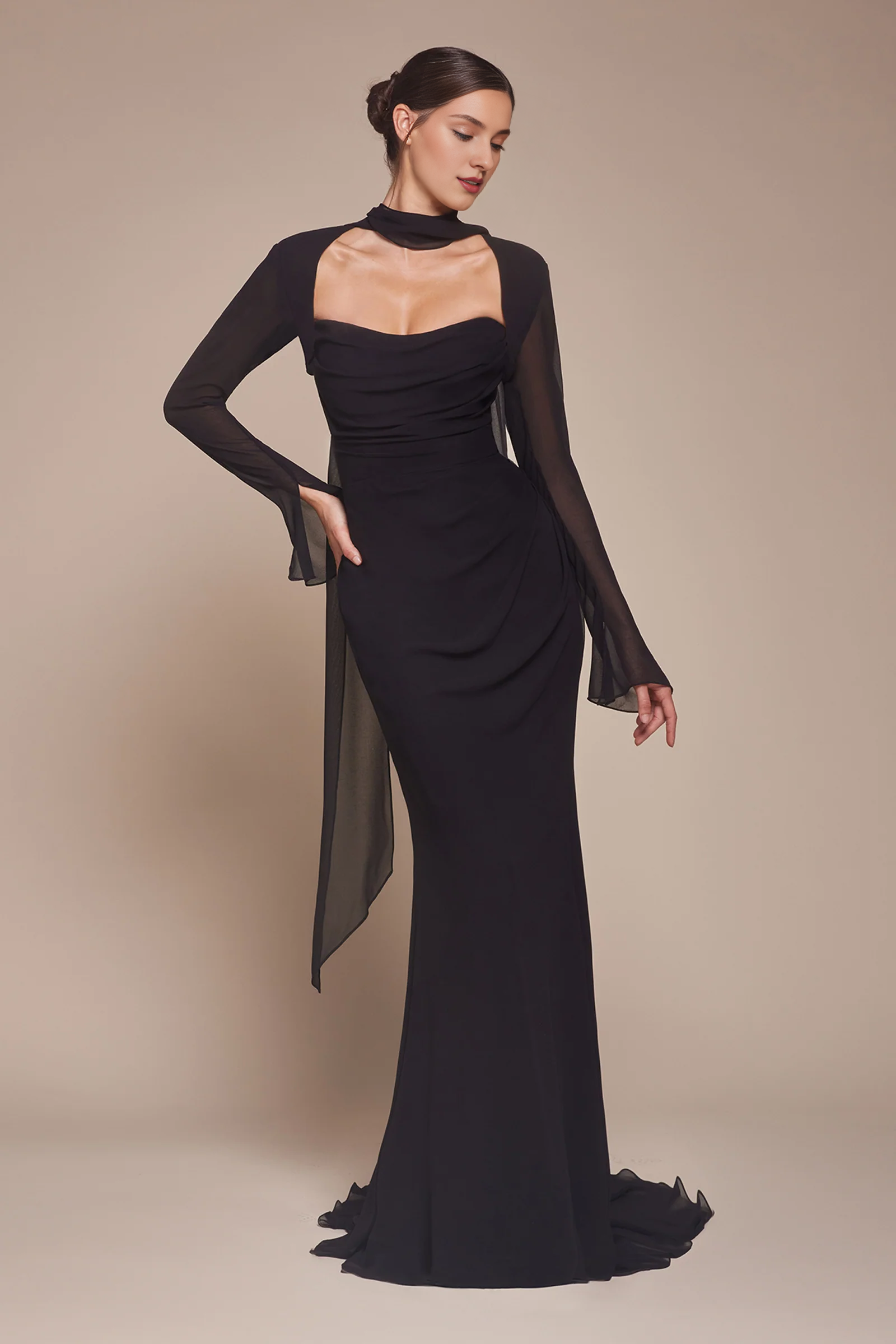 Robe de soirée longue en mousseline de soie, sans bretelles, manches longues, coupe ajustée