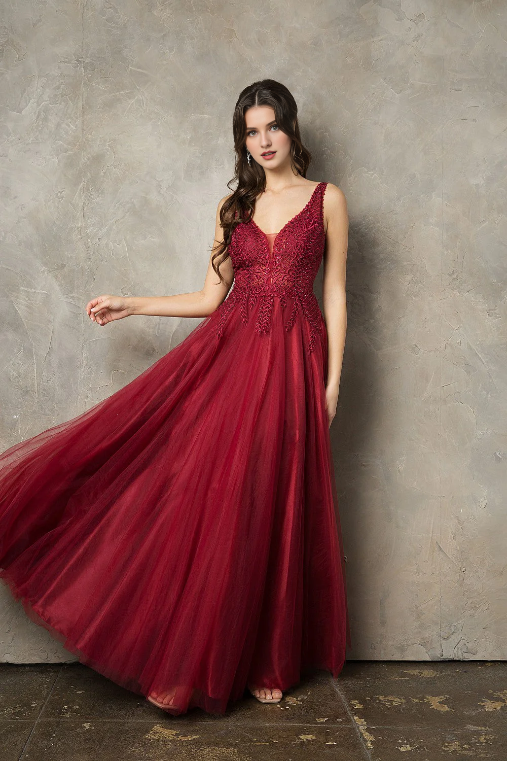 Robe de soirée longue sans manches en mousseline de soie avec appliques à carreaux brodés