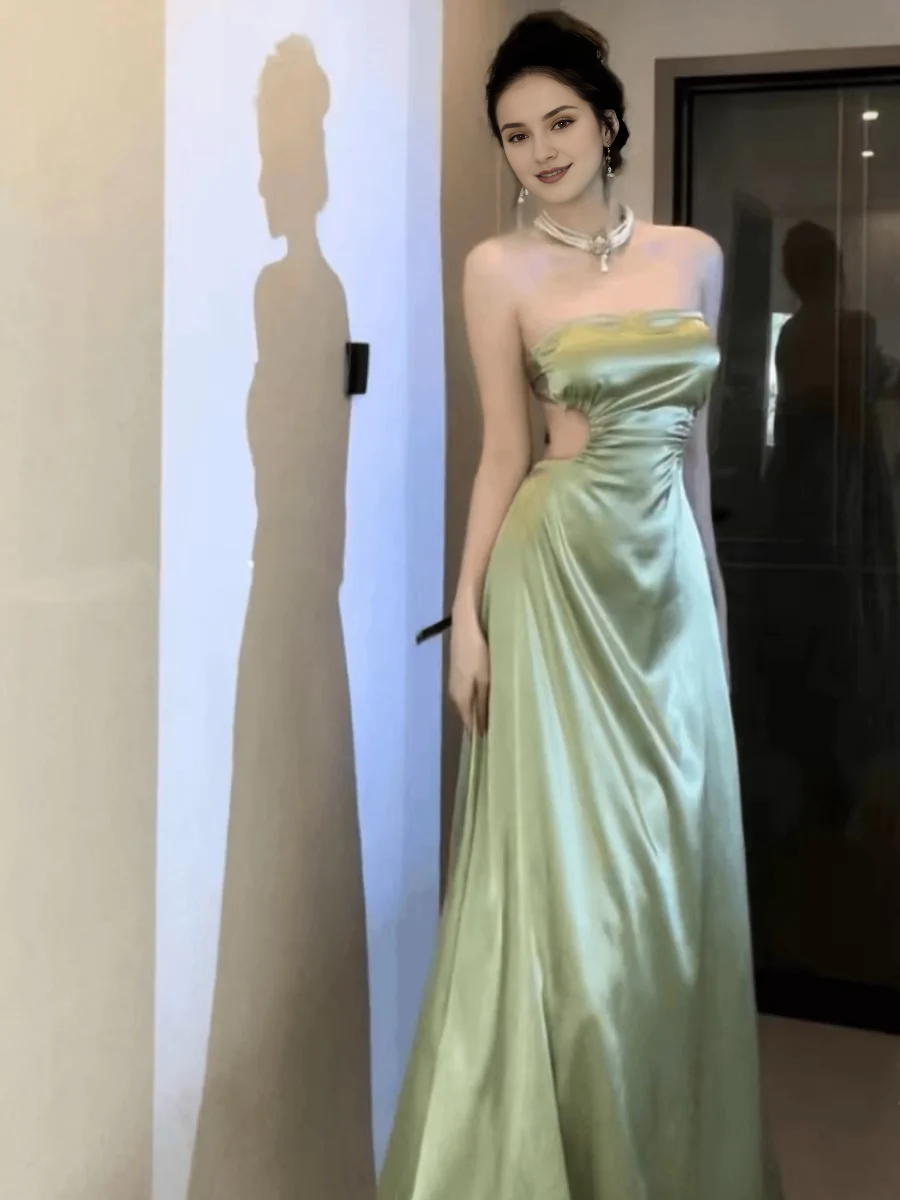 Trägerloses A-Linien-Abendkleid aus grünem Satin