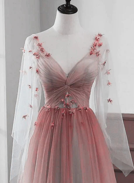 Transparentes, rotes A-Linien-Kleid mit Farbverlauf, gepaart mit Partykleid aus Spitze, rotes, rückenfreies, langärmliges und bodenlanges Ballkleid mit Farbverlauf und V-Ausschnitt