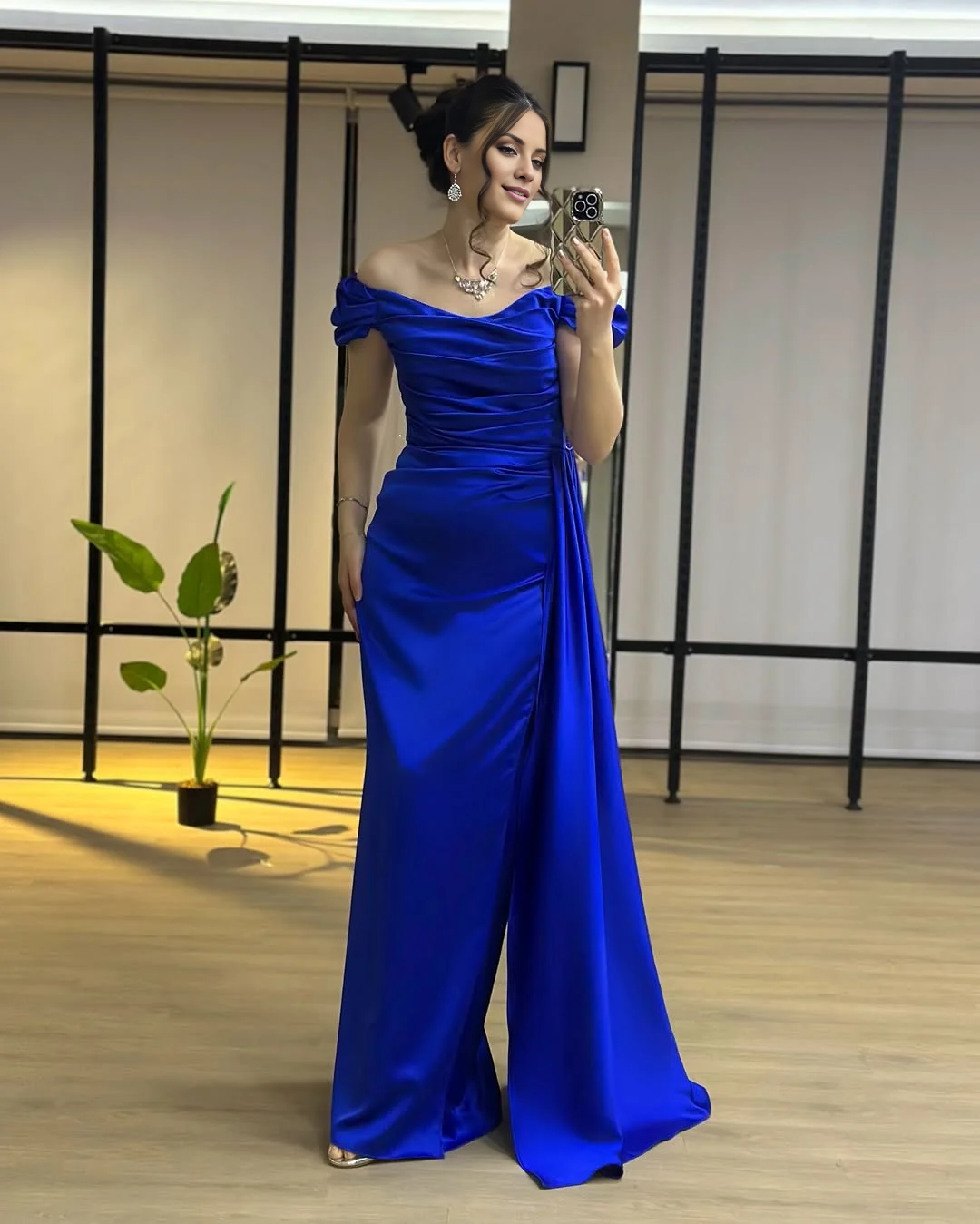 Robe de soirée longue plissée à col à épaules dénudées et dos nu sans manches Yidibang