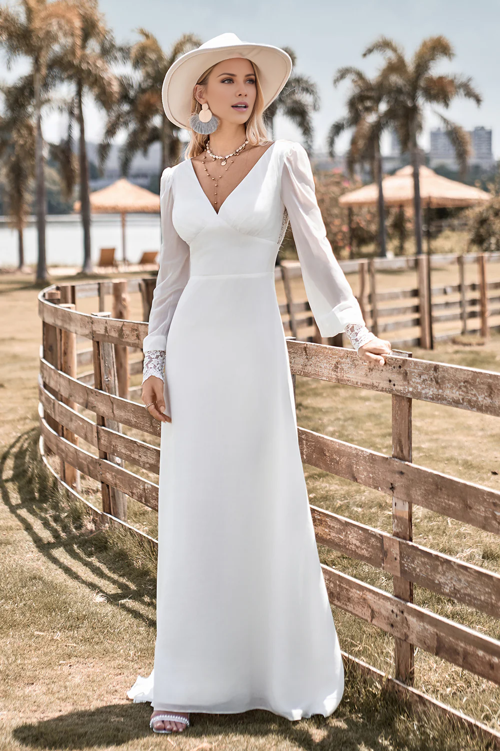 Robe de mariée à col en A, col en V, manches longues et nouée au sol