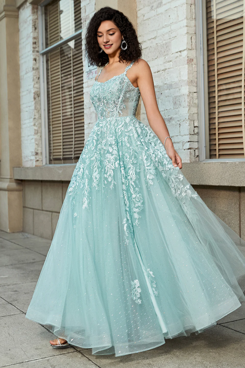 Mintgrünes A-Linien-Ballkleid aus Chiffon und Spitze mit Pailletten vorne und Schlitz