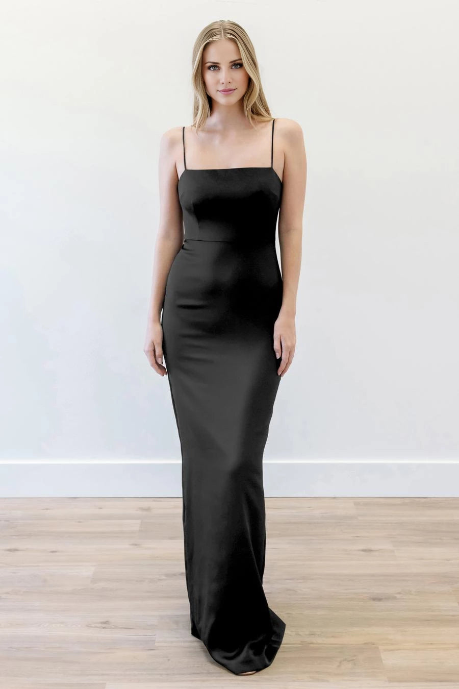 Schulterfreies, ärmelloses, rückenfreies und bodenlanges Ballkleid mit quadratischem Ausschnitt und dünnen Trägern