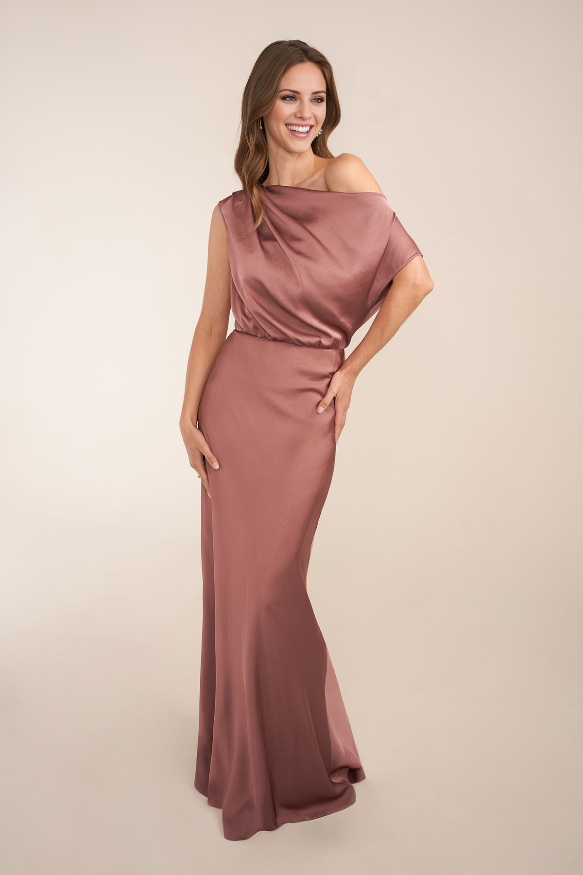 Robe de soirée Yidibang asymétrique à col et épaules dénudées, sans manches, dos nu et longueur au sol