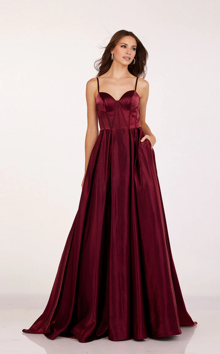 Bodenlanges Abendkleid aus Satin mit Spaghettiträgern und herzförmigem Ausschnitt