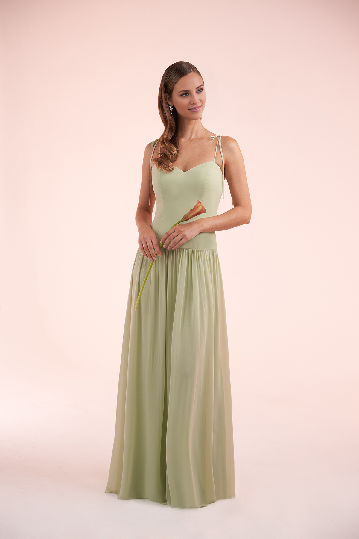 Robe de soirée longue à col en V, sans manches, à fines bretelles nouées sur les épaules, dos nu et longueur au sol