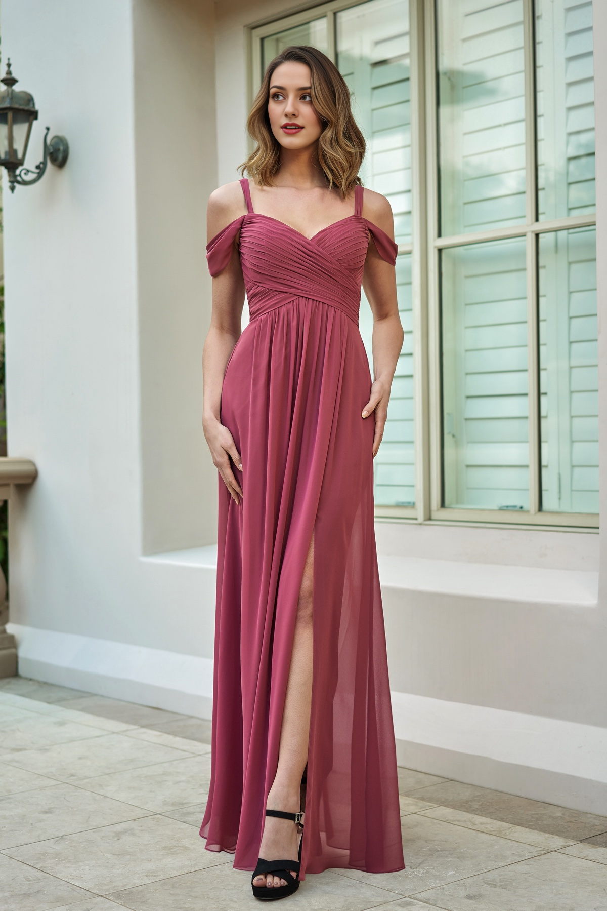 Robe de bal Yidibang à épaules dénudées, sans manches, fines bretelles, dos nu, fente latérale et longueur au sol