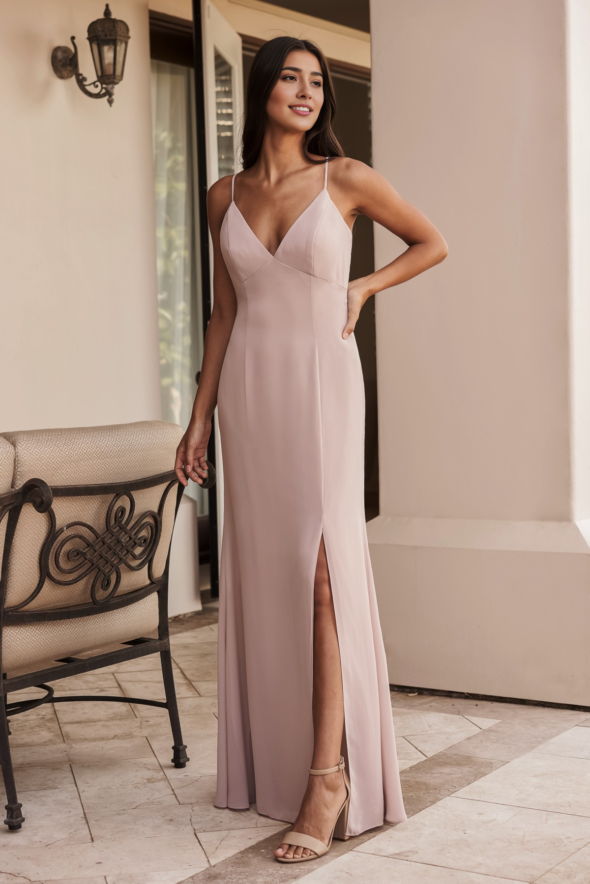 Robe de bal Yidibang à col en V, épaules dénudées, fines bretelles, fente latérale exposée dans le dos et longueur au sol