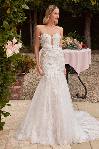 Robe de mariée sirène en dentelle sans bretelles à col en V