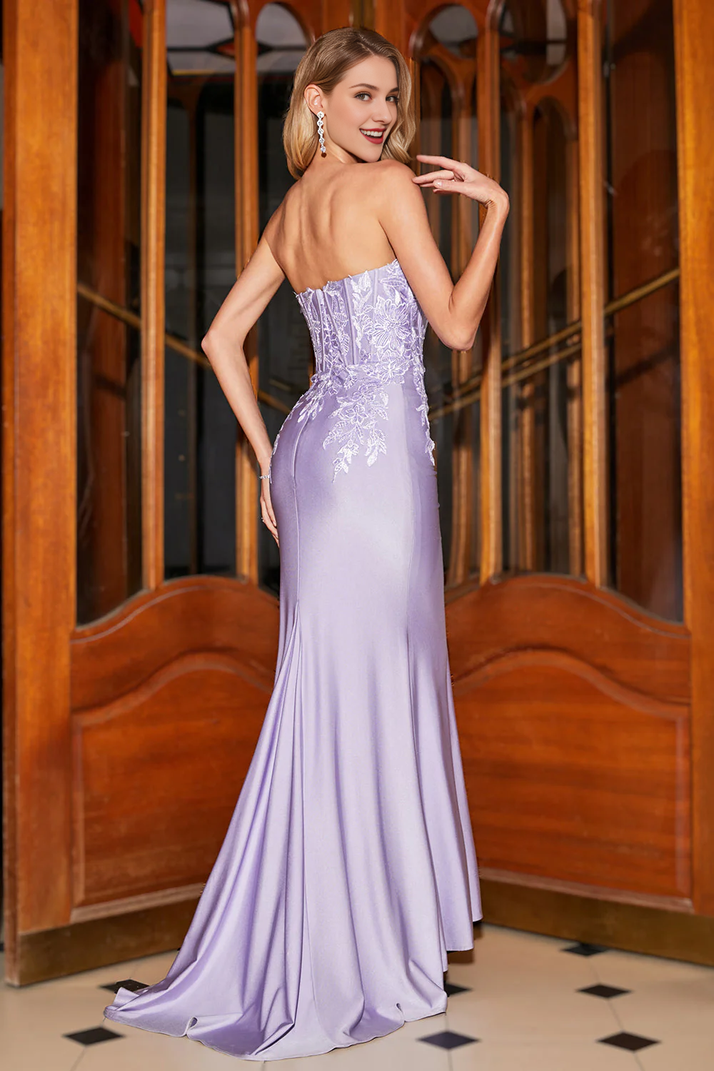 Robe de bal sirène à la mode, décolleté en cœur, lilas, corset serré, dentelle appliquée