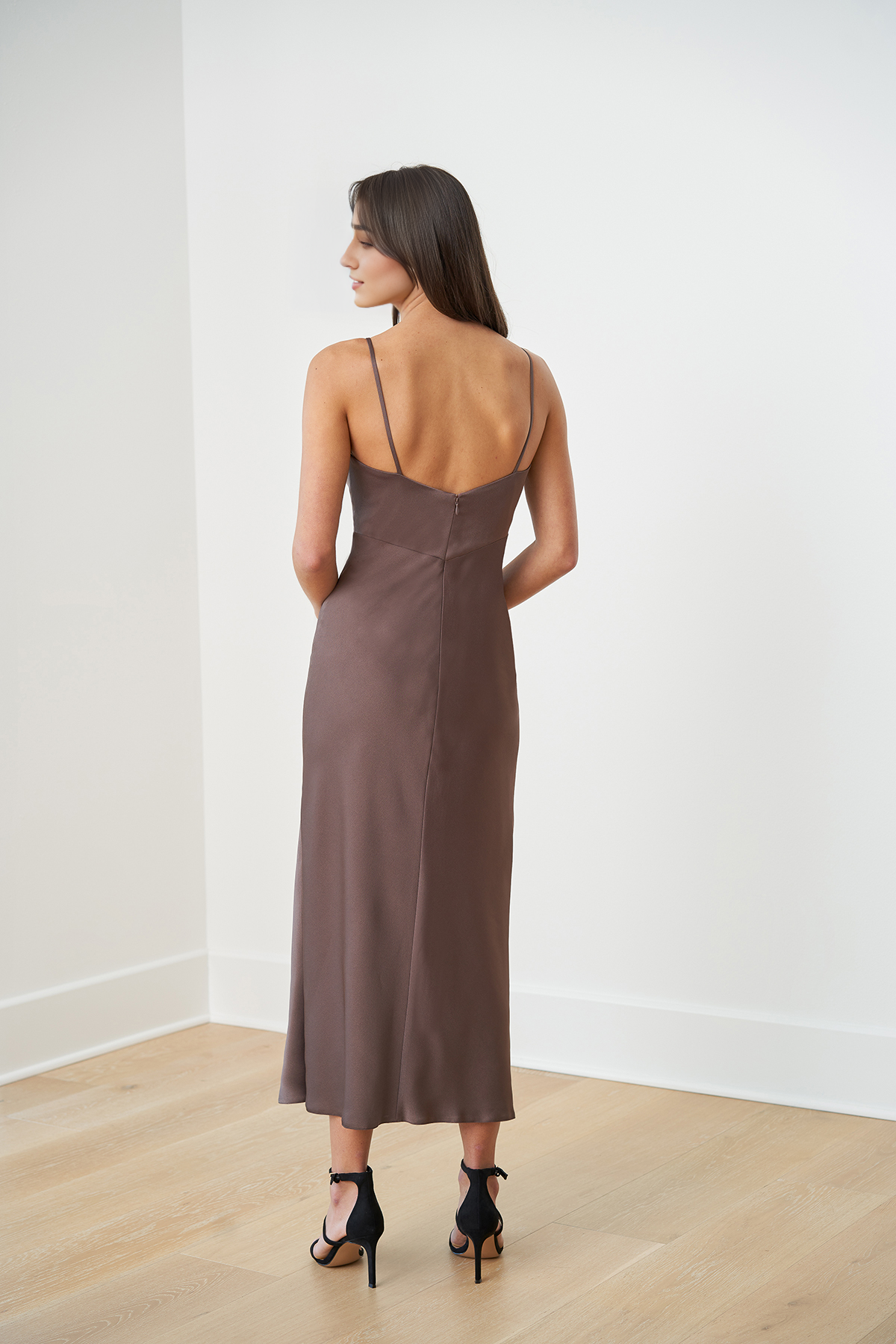 Robe de bal Yidibang à col en V, épaules dénudées, sans manches, fines bretelles, dos nu, fente latérale et longueur au sol