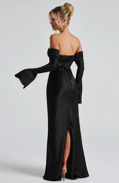 Ballkleid mit schulterfreiem Kragen, ausgestellten Ärmeln und bodenlanger Länge