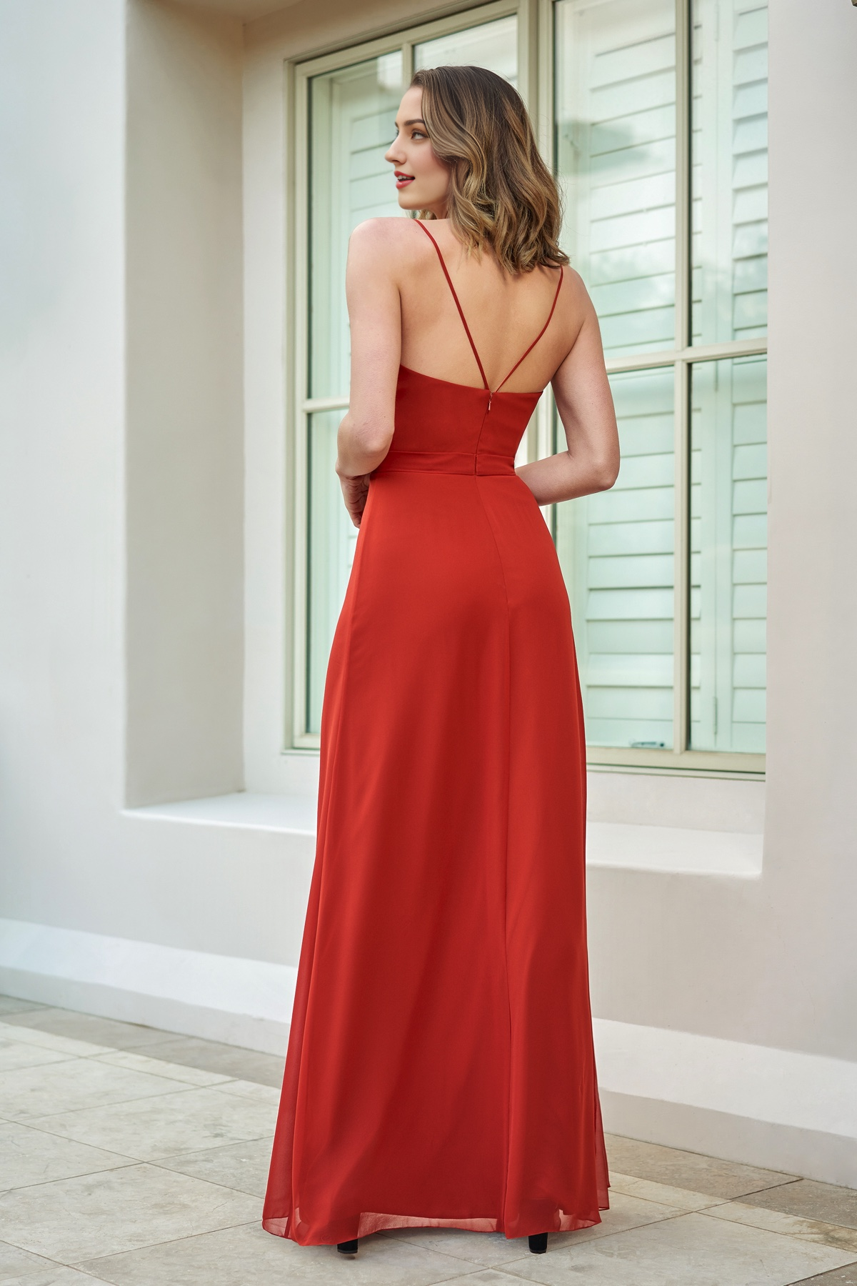 Robe de bal Yidibang à décolleté en V et épaules dénudées, sans manches, fines bretelles, dos nu et longueur au sol