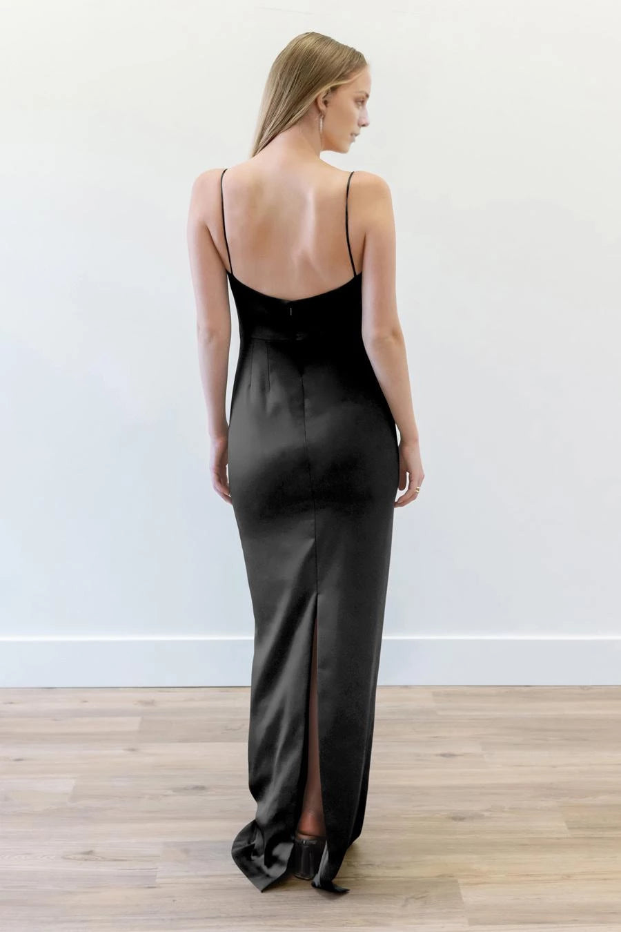 Schulterfreies, ärmelloses, rückenfreies und bodenlanges Ballkleid mit quadratischem Ausschnitt und dünnen Trägern