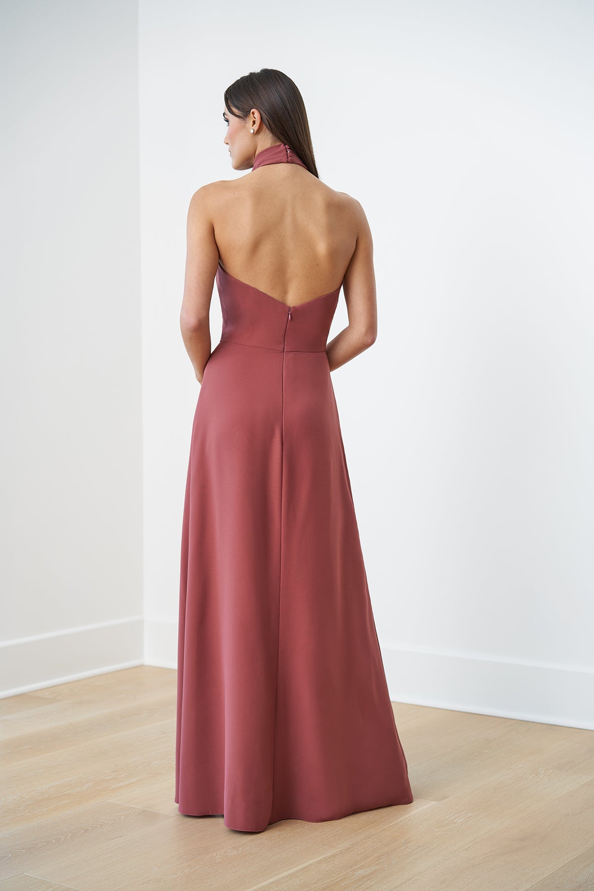 Robe de soirée longue à col suspendu et épaules dénudées, sans manches, dos nu, fente latérale