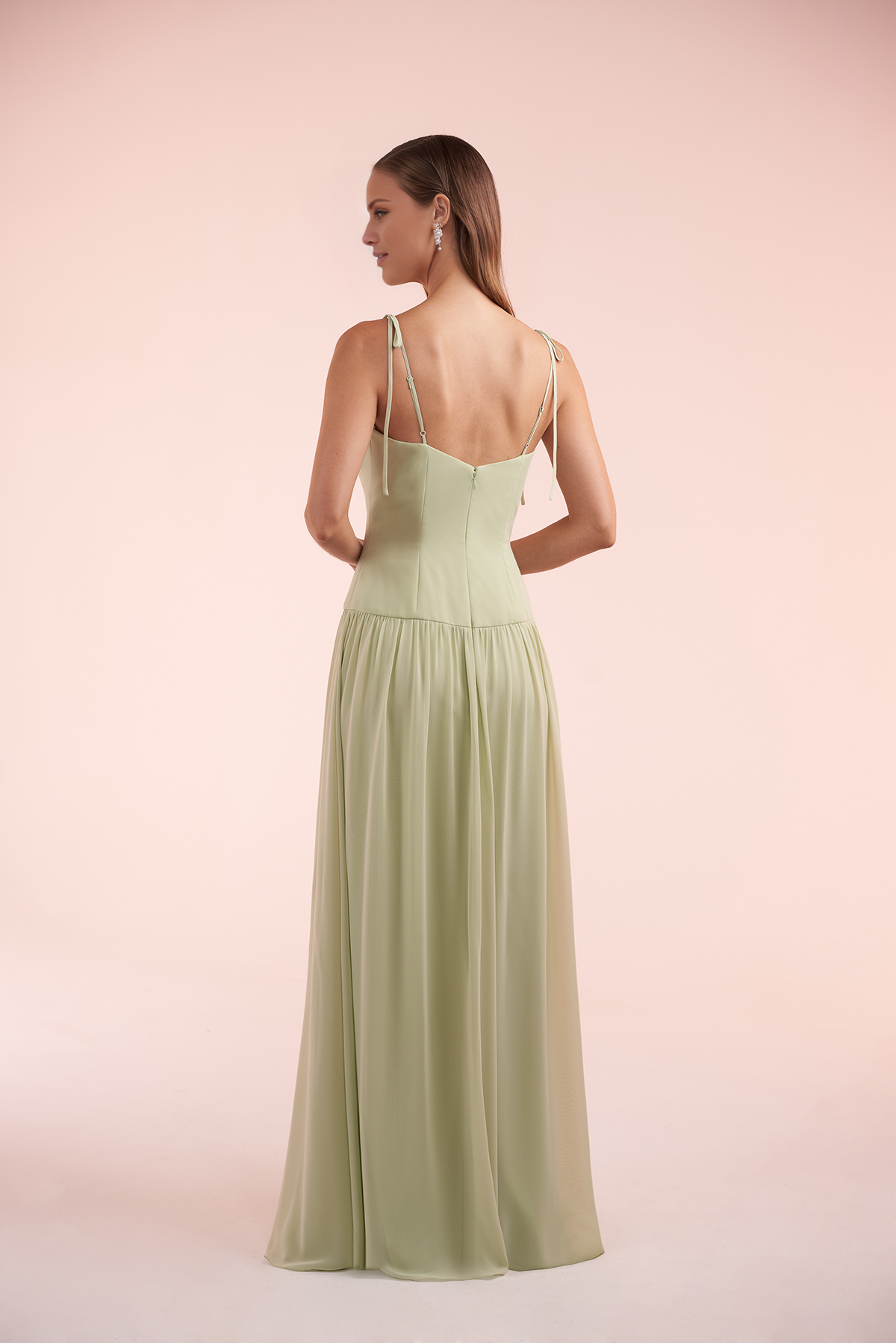 Robe de soirée longue à col en V, sans manches, à fines bretelles nouées sur les épaules, dos nu et longueur au sol