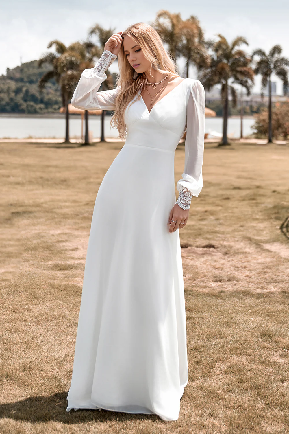 Robe de mariée à col en A, col en V, manches longues et nouée au sol