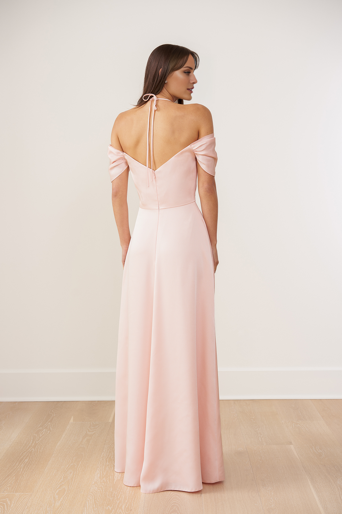 Robe de soirée longue à encolure carrée et épaules dénudées, sans manches, dos nu, fente latérale