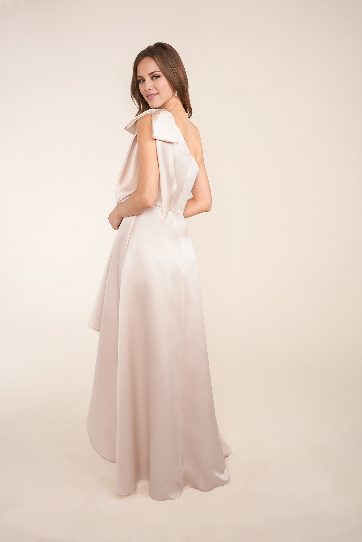 Robe de soirée Yidibang asymétrique à col, sans manches, avec nœud, bretelles, dos nu et longueur au sol