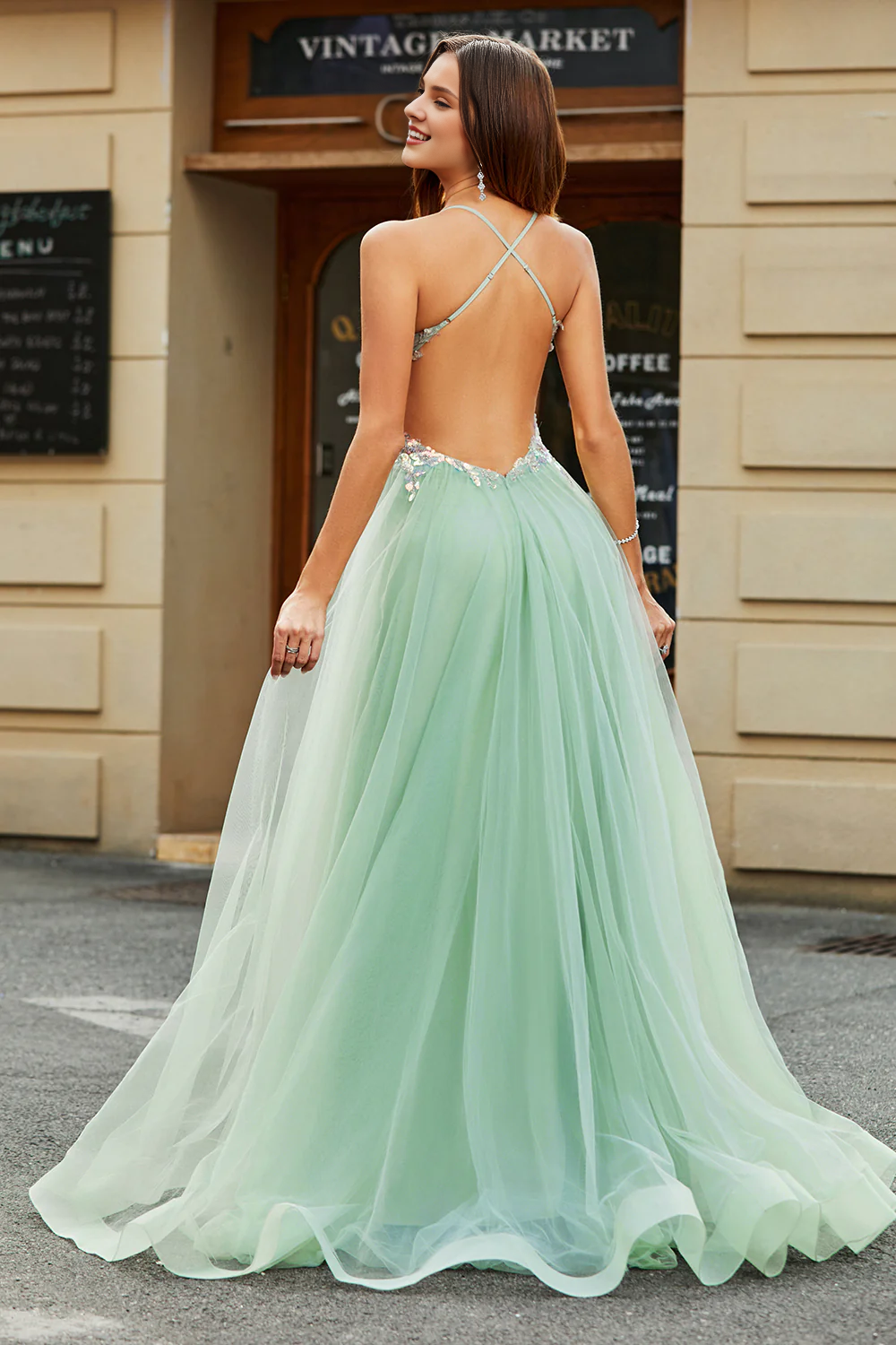Hellgrünes A-Linien-Ballkleid aus Chiffon mit V-Ausschnitt und bodenlangem Schlitz und Perlenbesatz