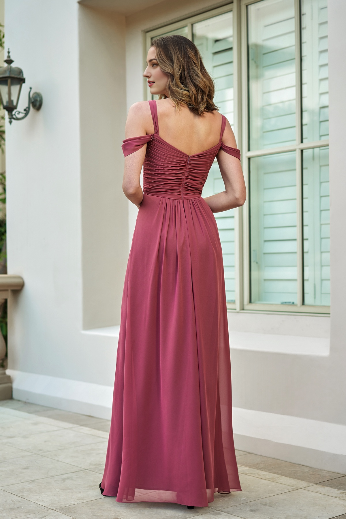 Robe de bal Yidibang à épaules dénudées, sans manches, fines bretelles, dos nu, fente latérale et longueur au sol