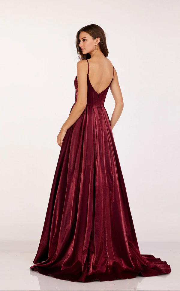 Bodenlanges Abendkleid aus Satin mit Spaghettiträgern und herzförmigem Ausschnitt