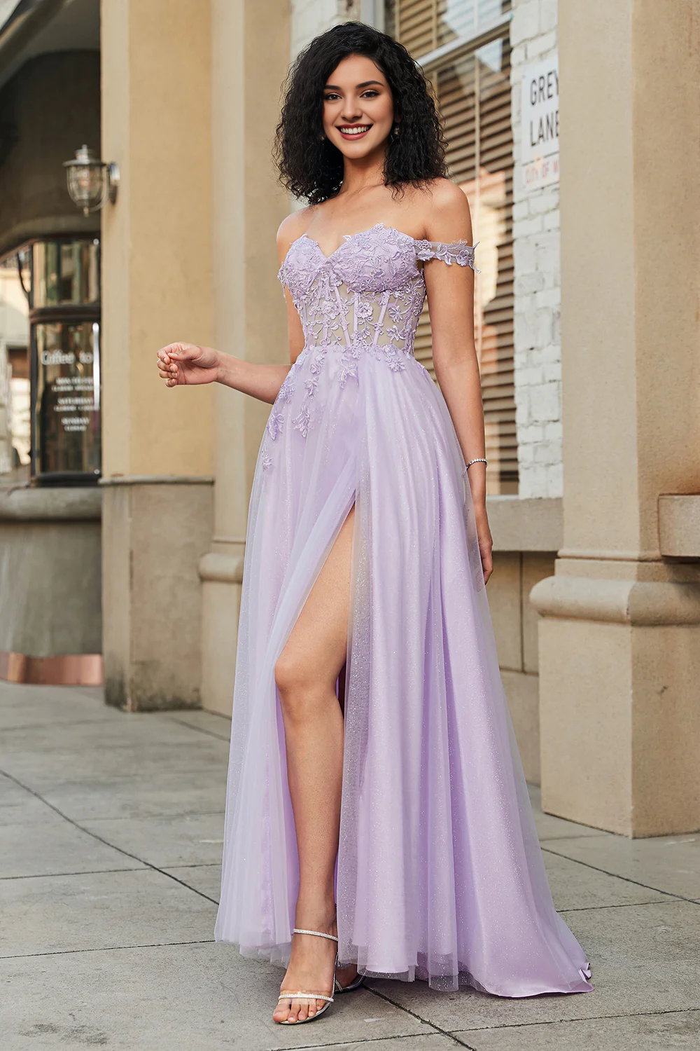 Lila A-Linien-Ballkleid mit schulterfreiem, transparentem, engem Korsett aus Spitze