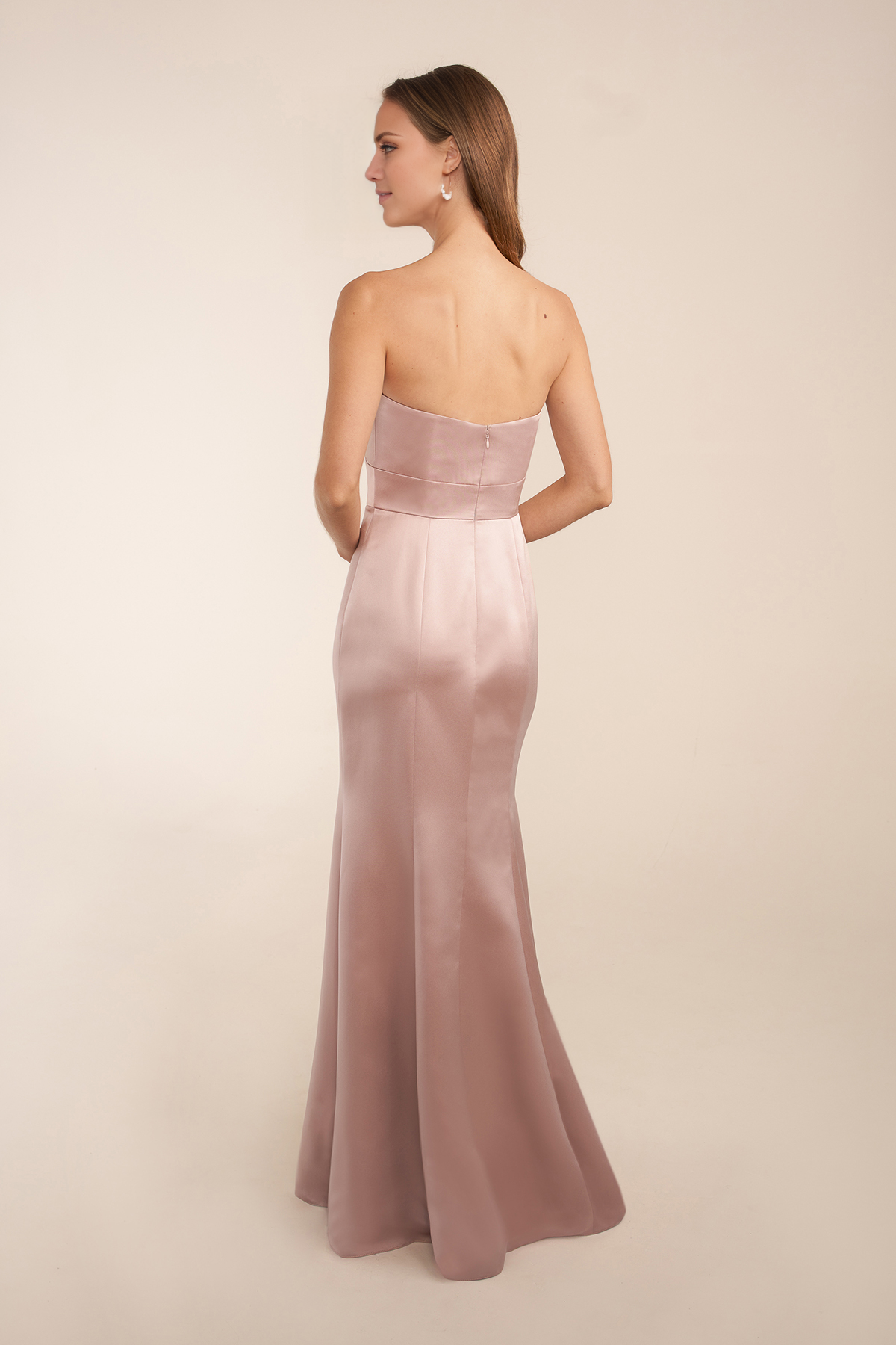 Robe de soirée Yidibang à épaules dénudées, sans manches, détails plissés, dos nu et longueur au sol