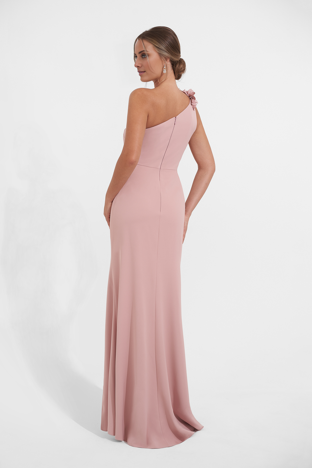 Kleid für die Brautmutter aus Crêpe mit einer Schulter und Horn und 3D-Blumen