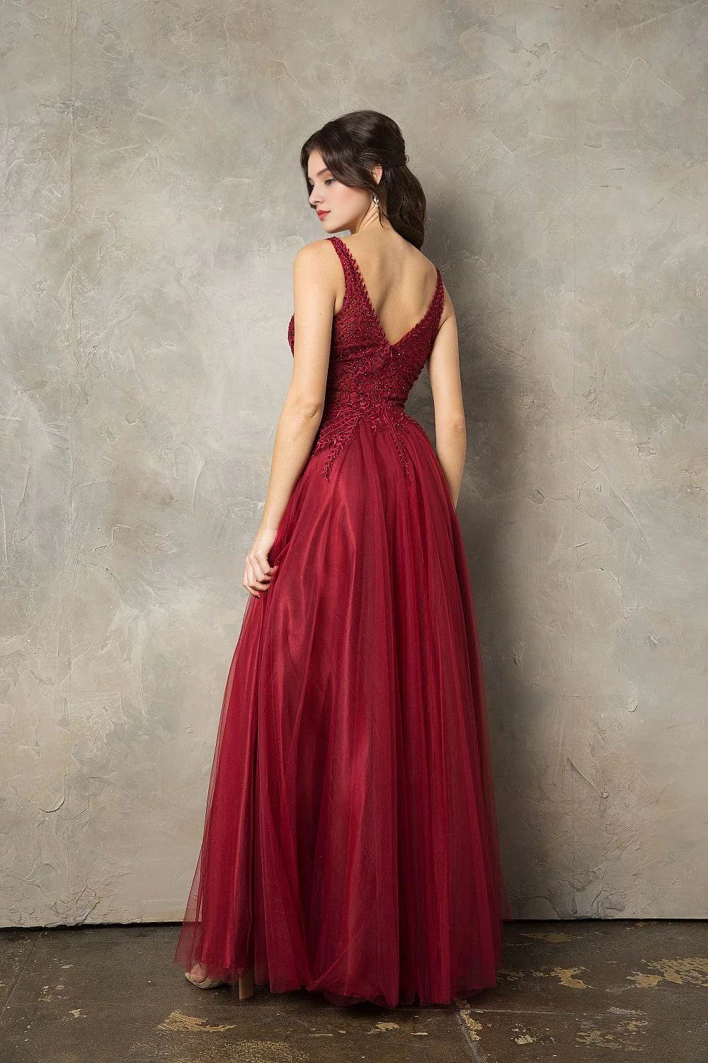 Robe de soirée longue sans manches en mousseline de soie avec appliques à carreaux brodés
