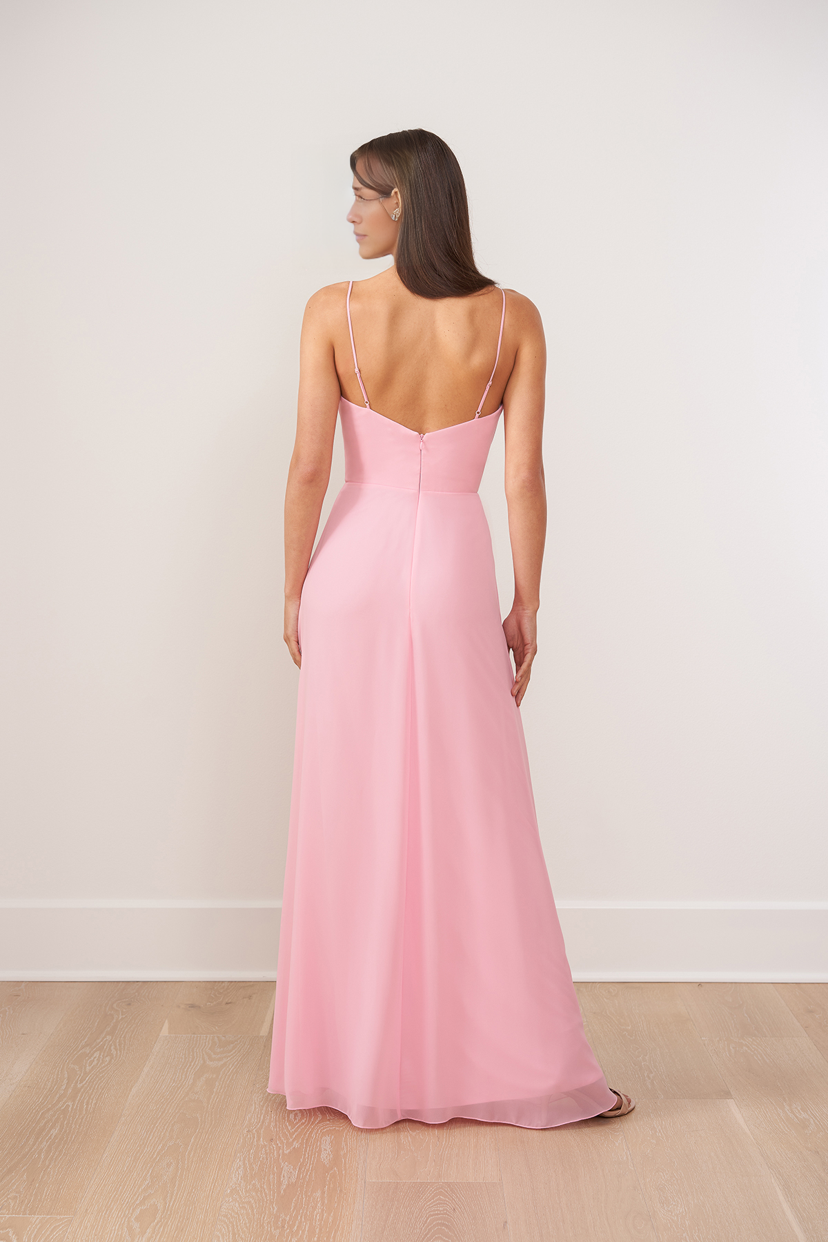 Robe de soirée longue à col en V profond et épaules dénudées, sans manches, fines bretelles, fente latérale dans le dos