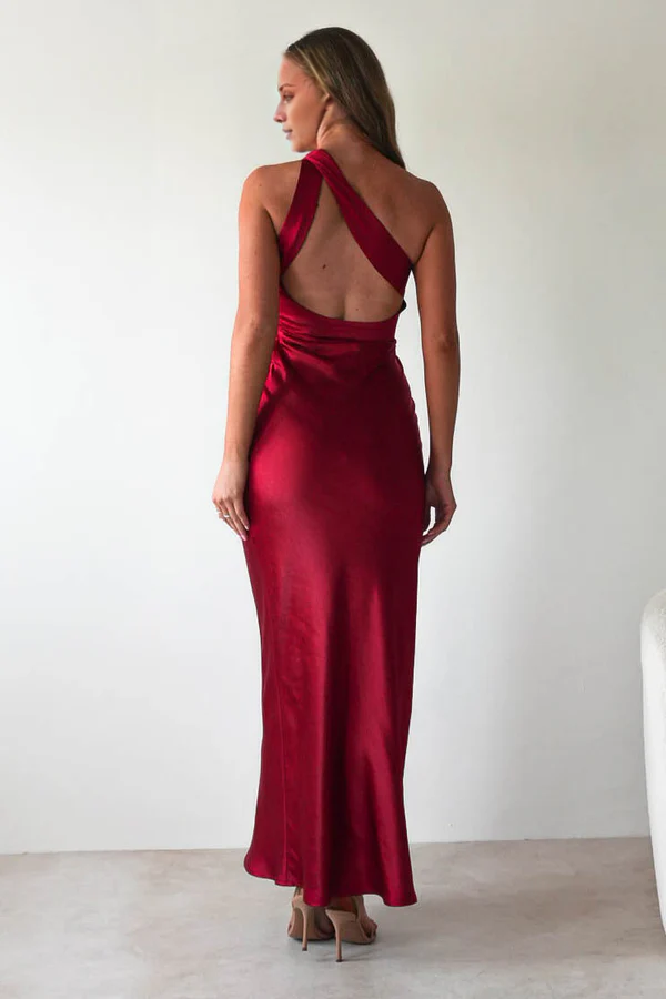 Robe de soirée longue sans manches à décolleté asymétrique et épaules dénudées de Yidibang