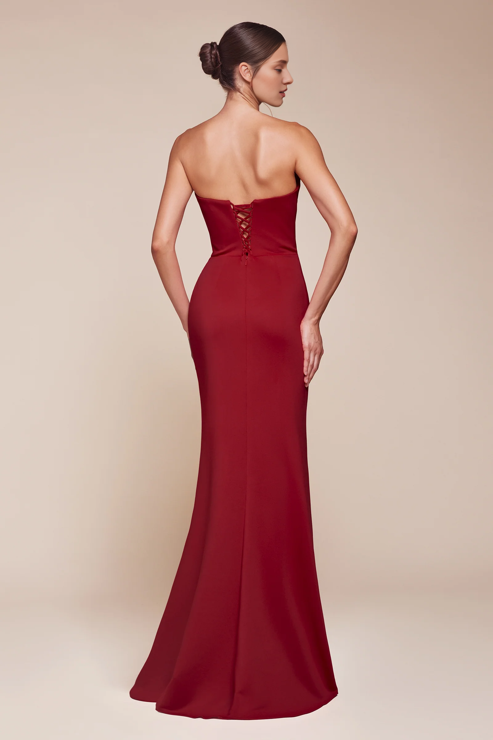 Robe de soirée longue bustier en mousseline de soie avec jupe fendue ajustée