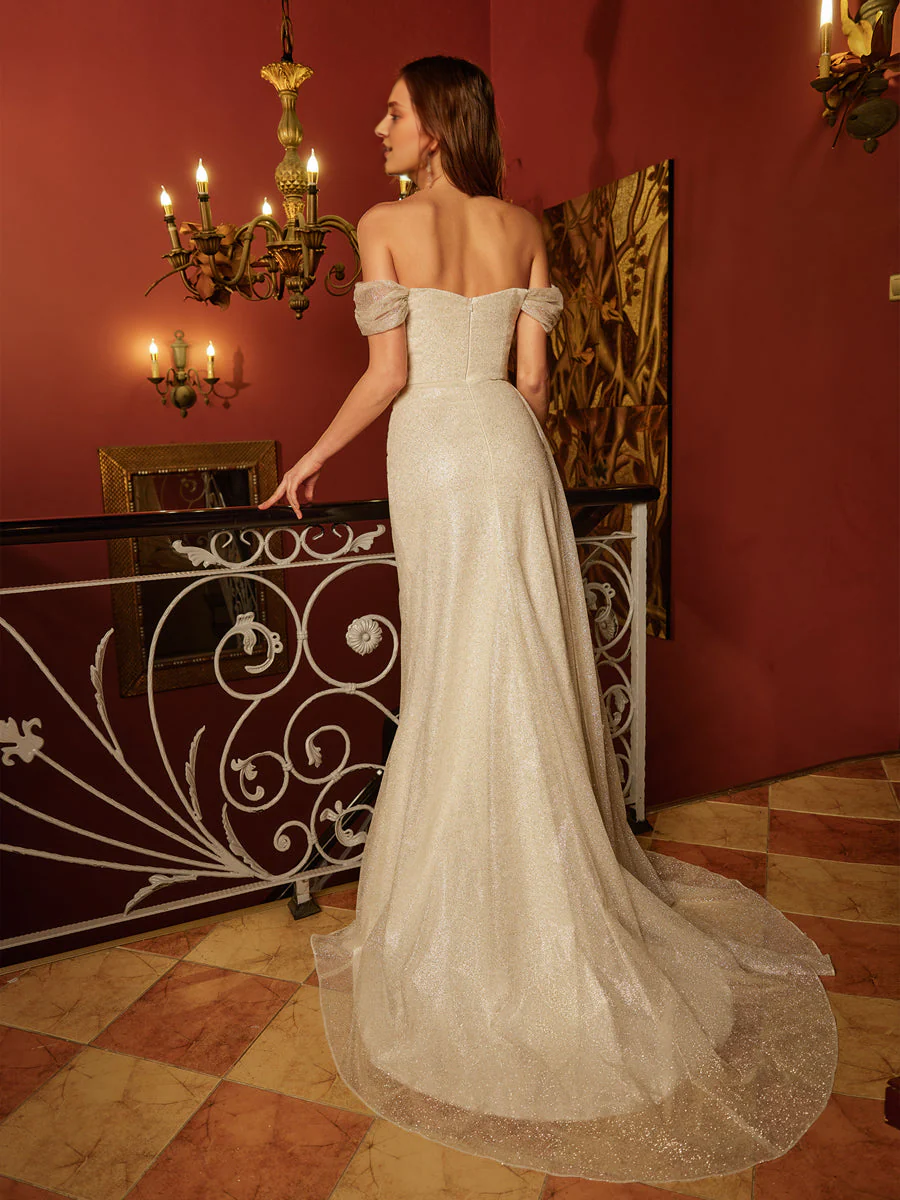 Glänzendes, enges/gerades, schulterfreies, langes Abendkleid mit Gabel